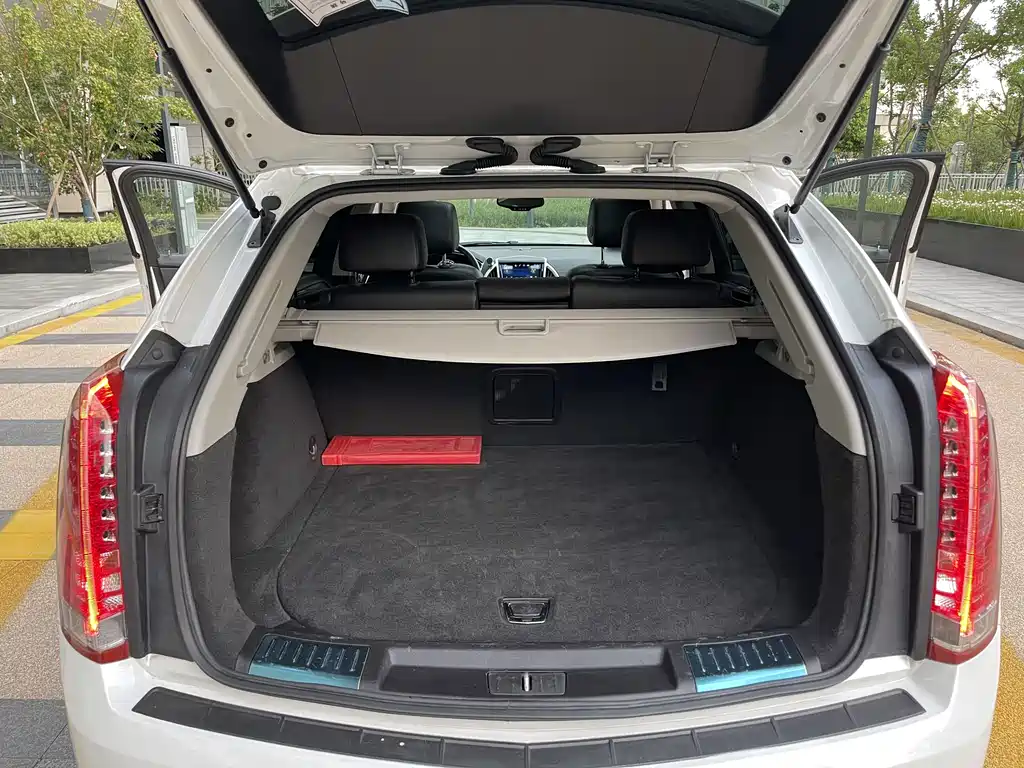 Cadillac SRX — миниатюра 17