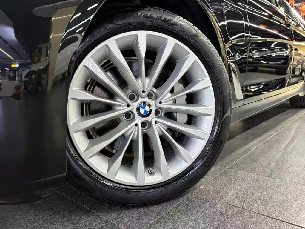 BMW 5 Series New Energy — миниатюра 17