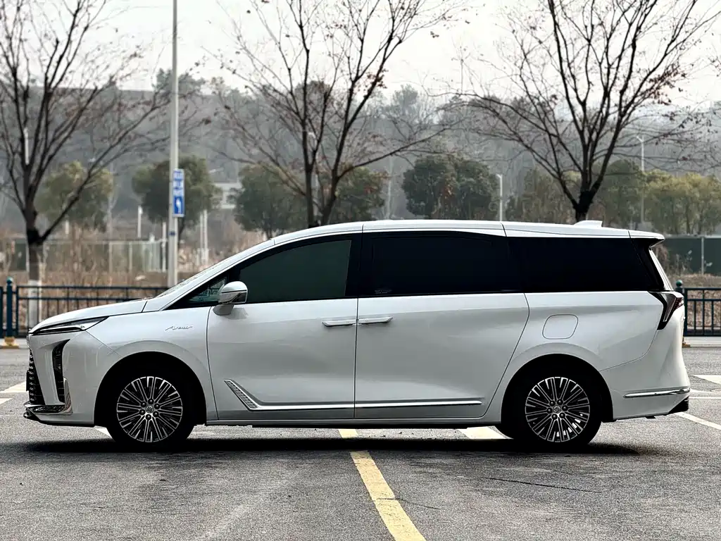 BUICK GL8 NEW ENERGY