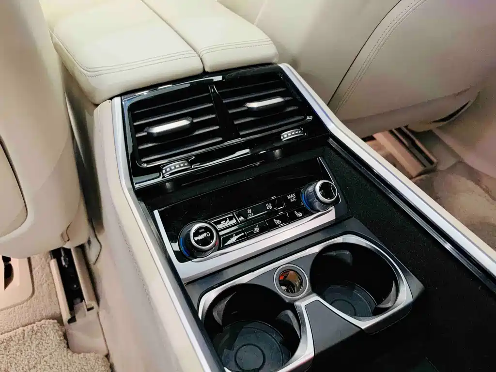 BMW 7 Series — миниатюра 17