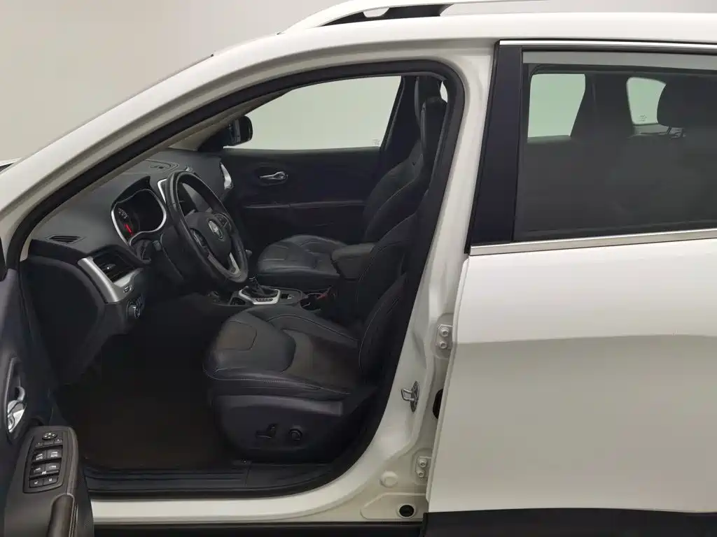 Jeep Cherokee — миниатюра 10