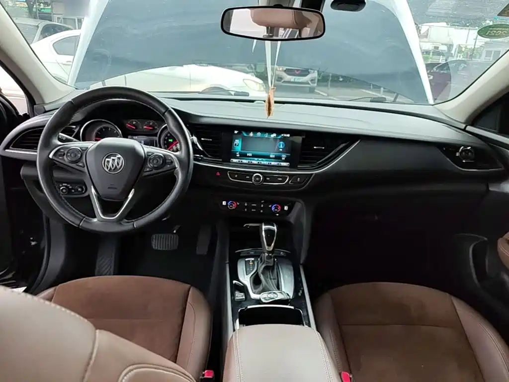 Buick Regal — миниатюра 10