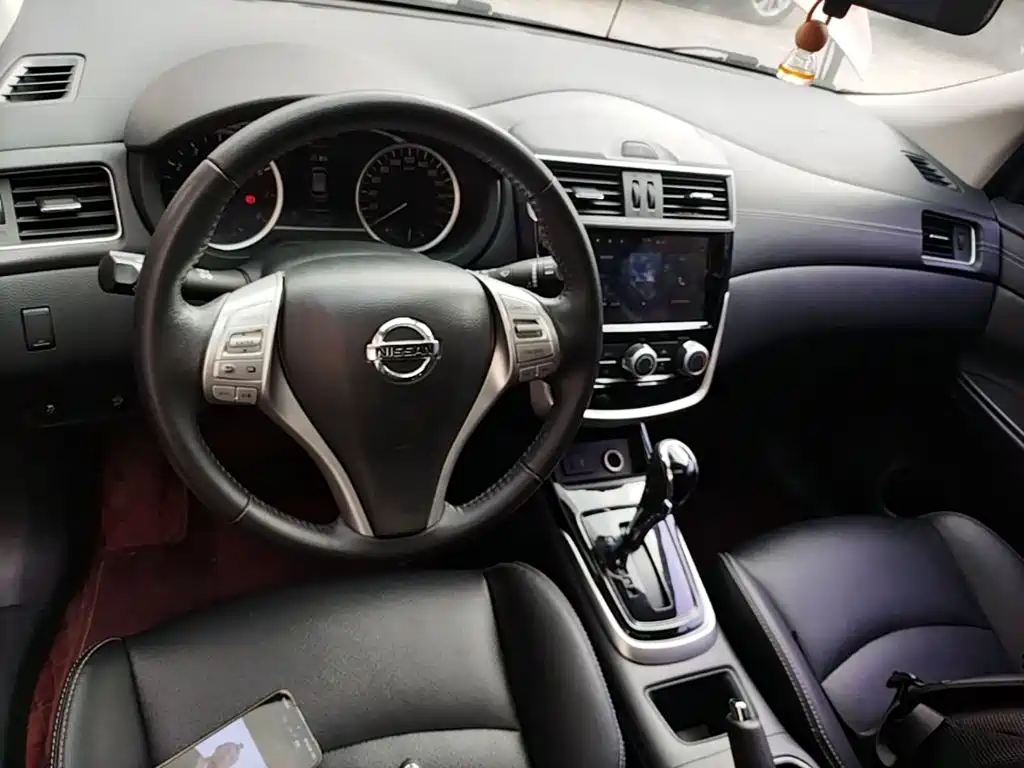 Nissan Tiida — миниатюра 10