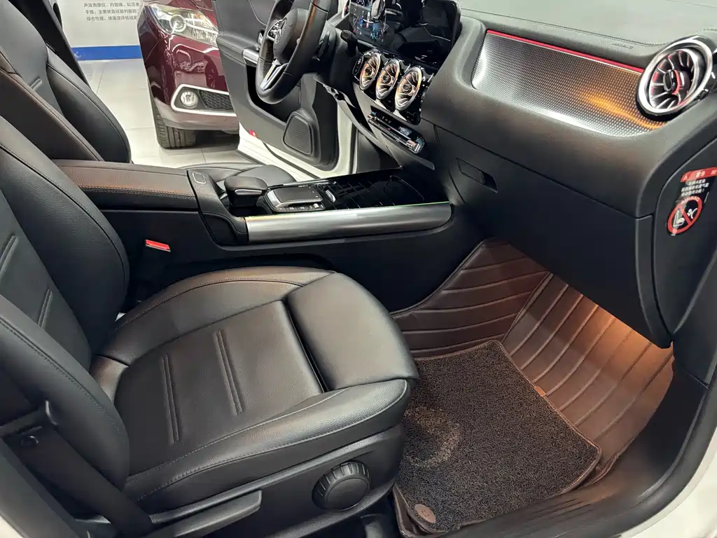 Mercedes-Benz GLA — миниатюра 8
