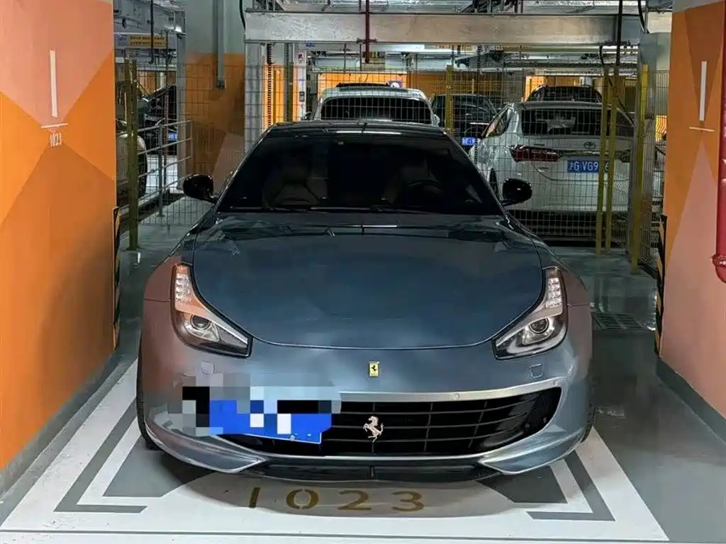 FERRARI GTC4LUSSO