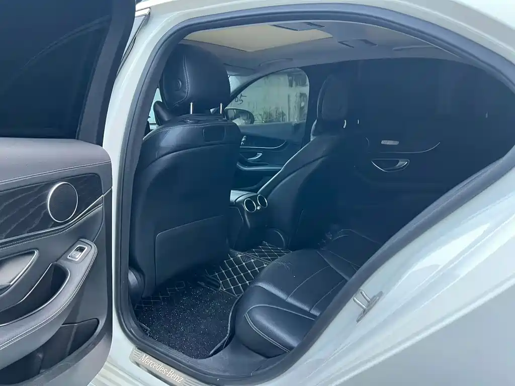 Mercedes-Benz C-Class — миниатюра 9