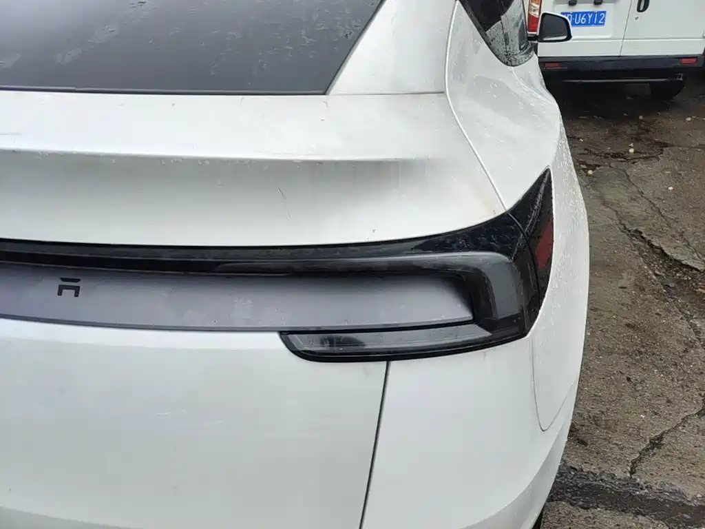 Tesla Model Y — миниатюра 8