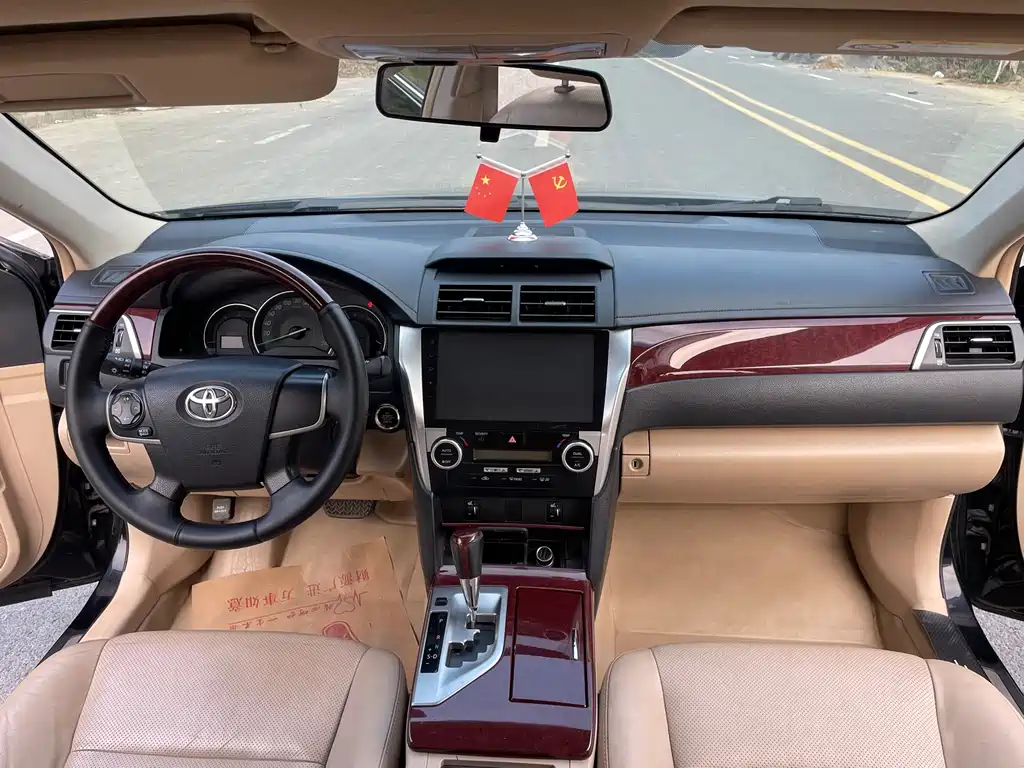 Toyota Camry — миниатюра 8