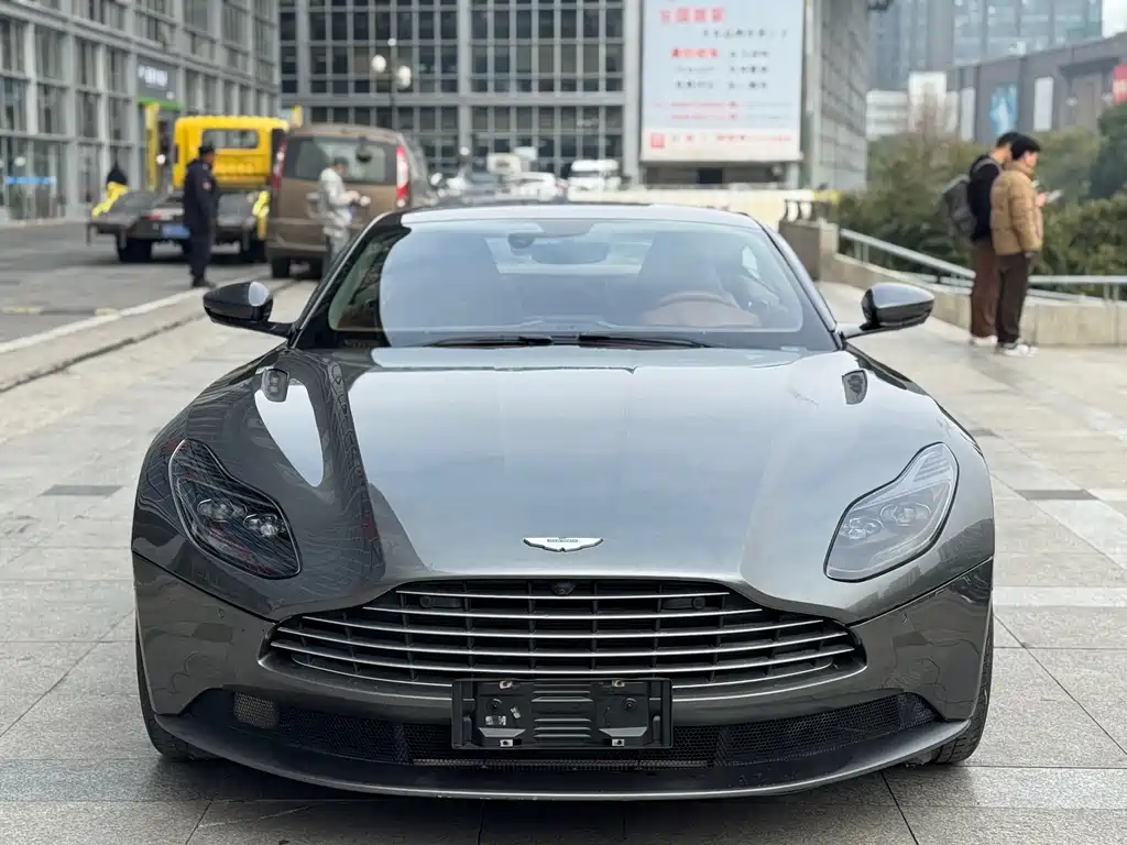 ASTON MARTIN DB11