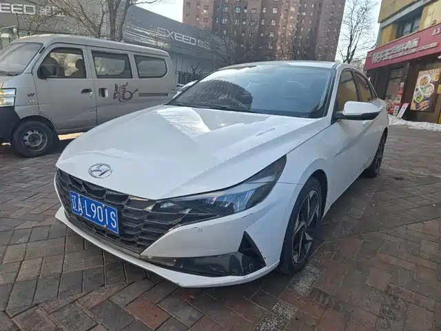 HYUNDAI ELANTRA