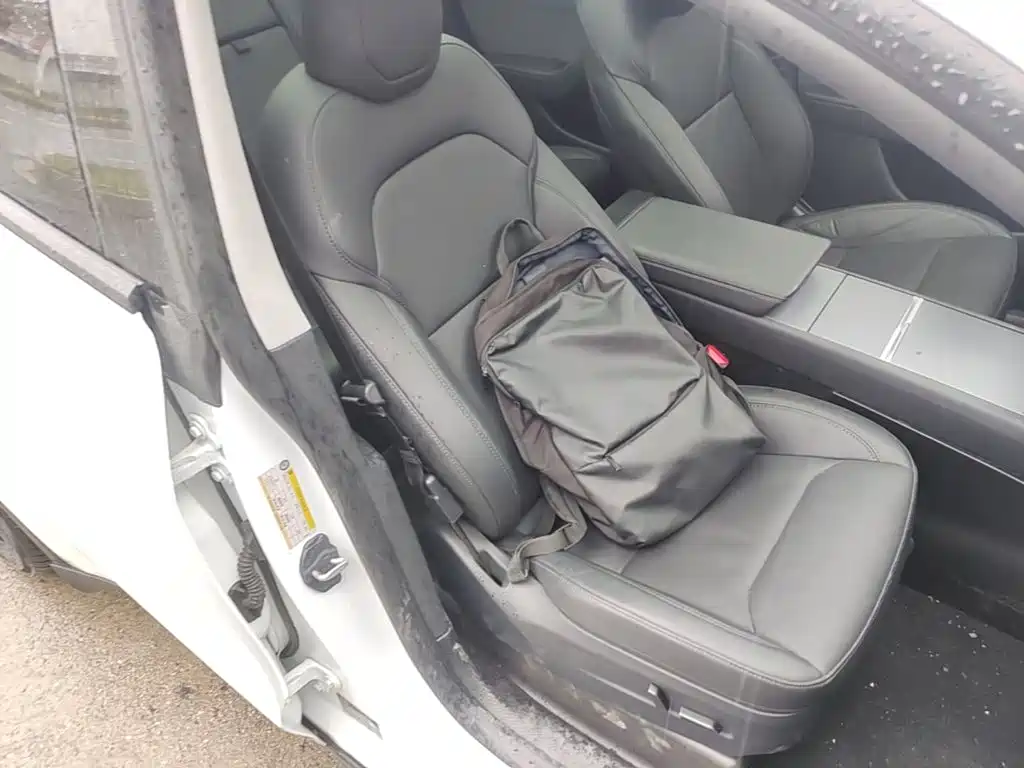 Tesla Model Y — миниатюра 25