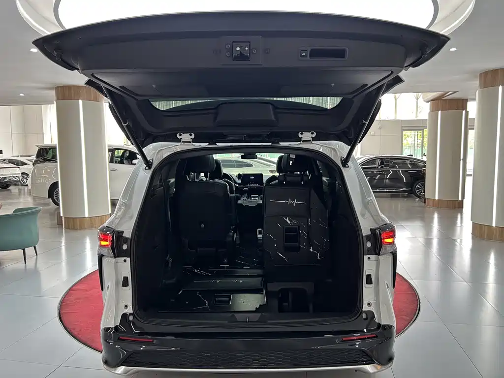 Toyota Granvia — миниатюра 10