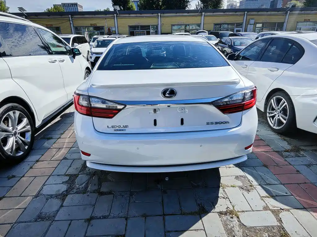 Lexus ES — миниатюра 15