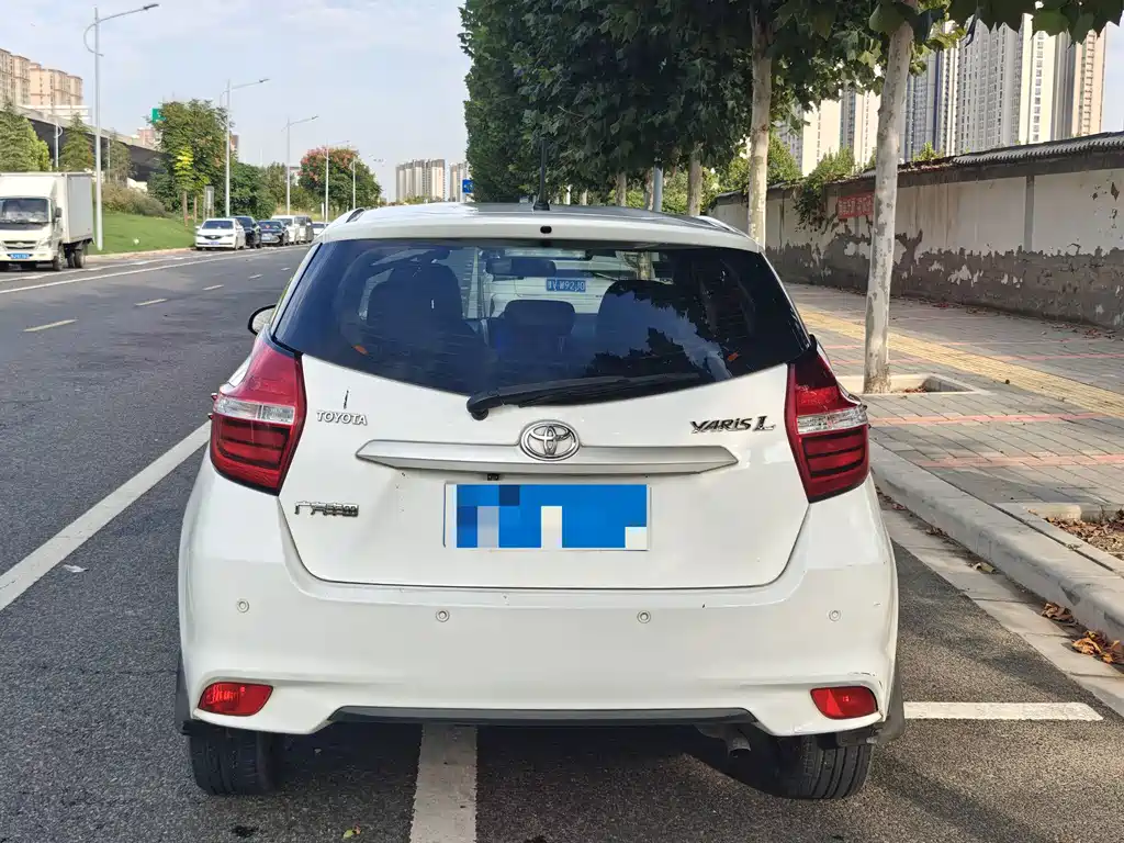 Toyota Yaris L — миниатюра 4