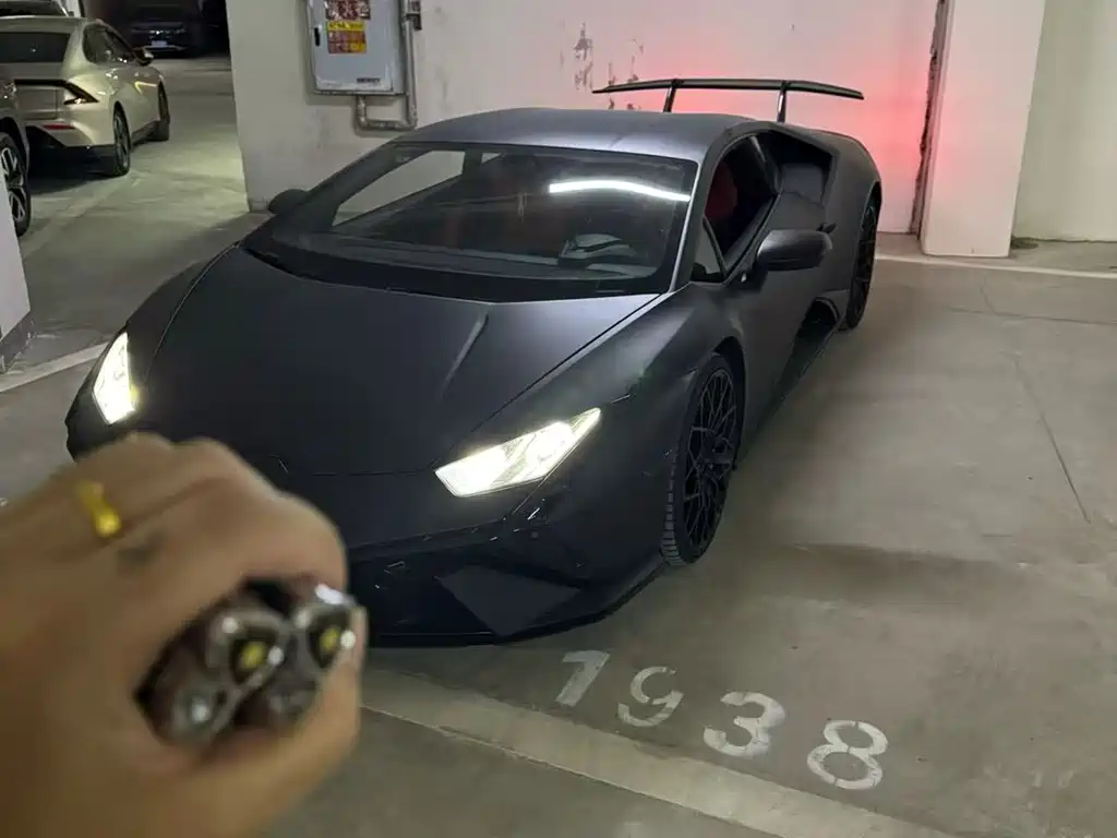 LAMBORGHINI HURACÁN