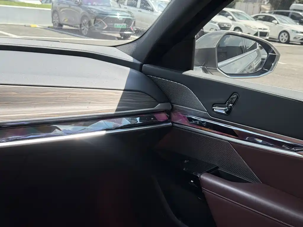 BMW i7 — миниатюра 19