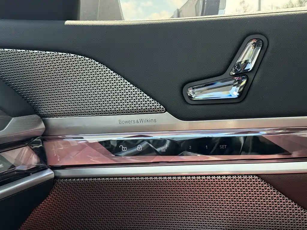 BMW i7 — миниатюра 37