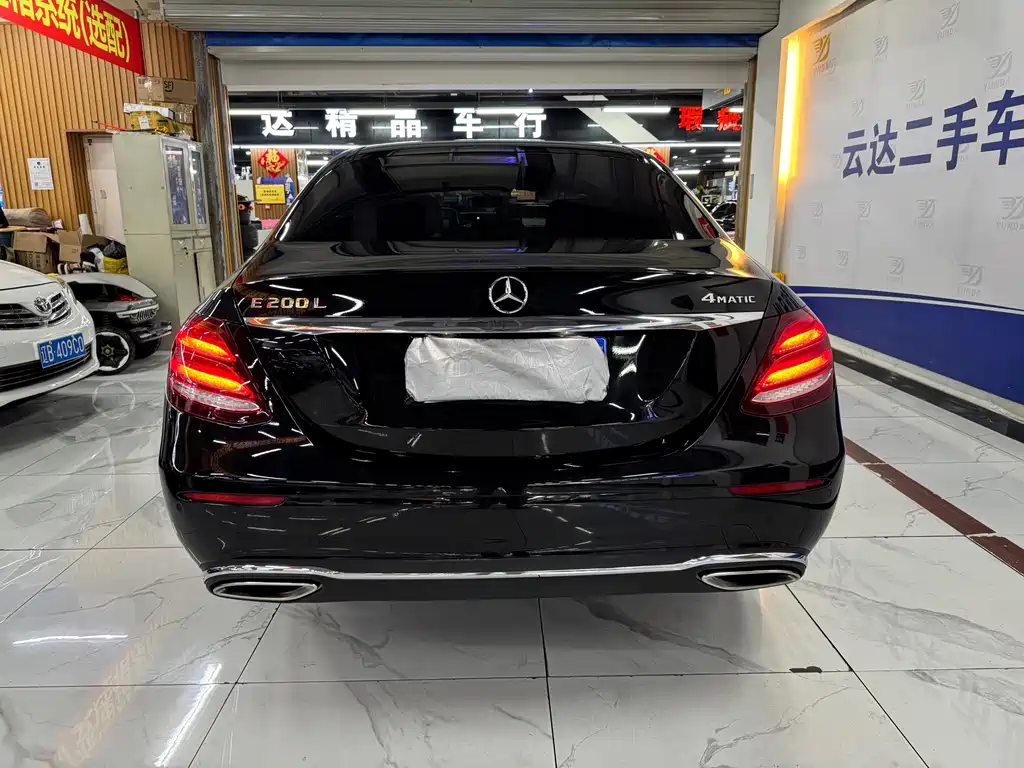 Mercedes-Benz E-Class — миниатюра 9
