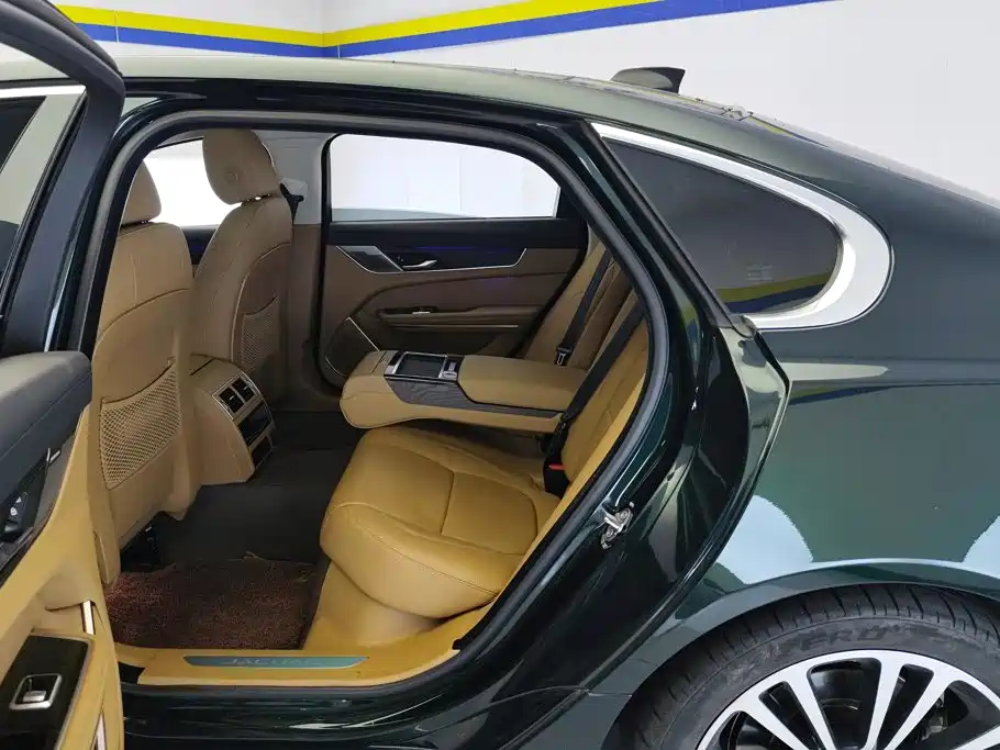 Jaguar XFL — миниатюра 11