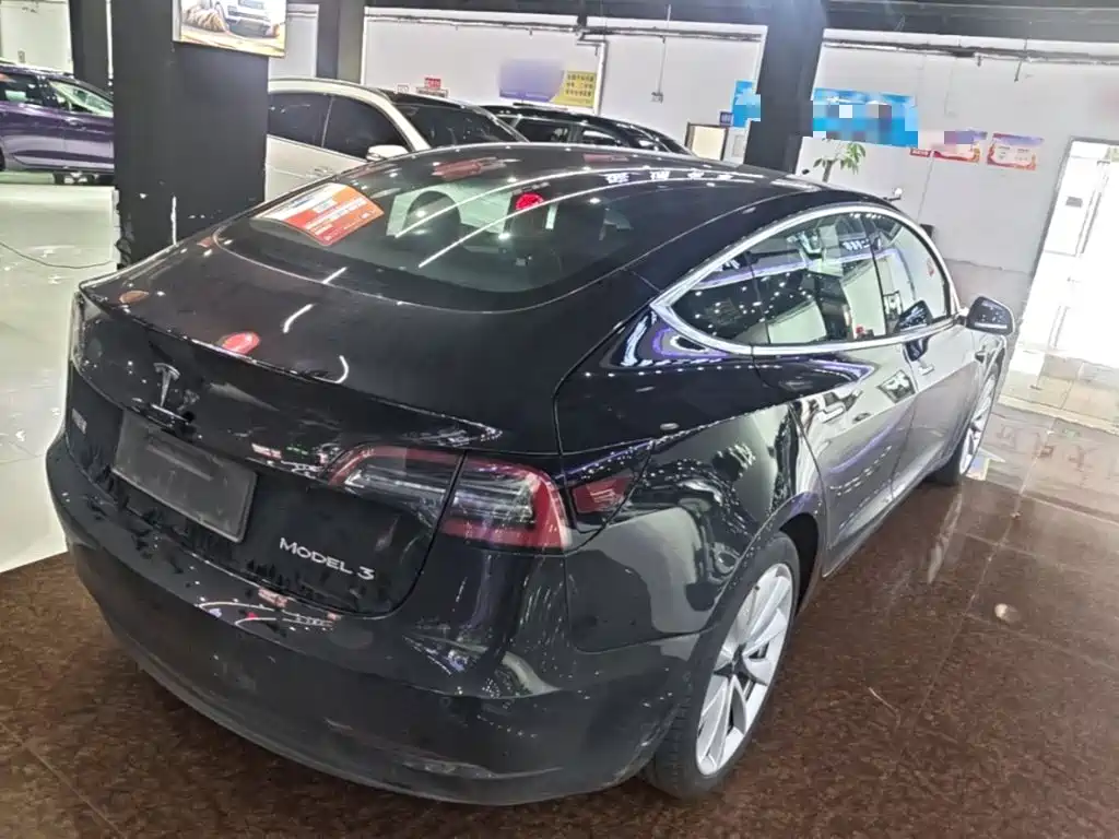 Tesla Model 3 — миниатюра 7