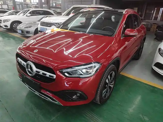 MERCEDES-BENZ GLA