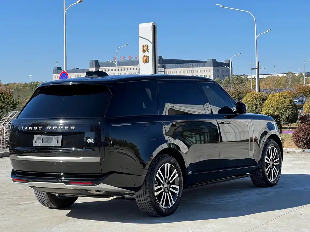 Land Rover Range Rover 2024 — фото 18