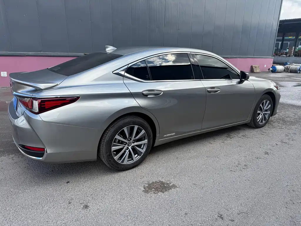 Lexus ES — миниатюра 9