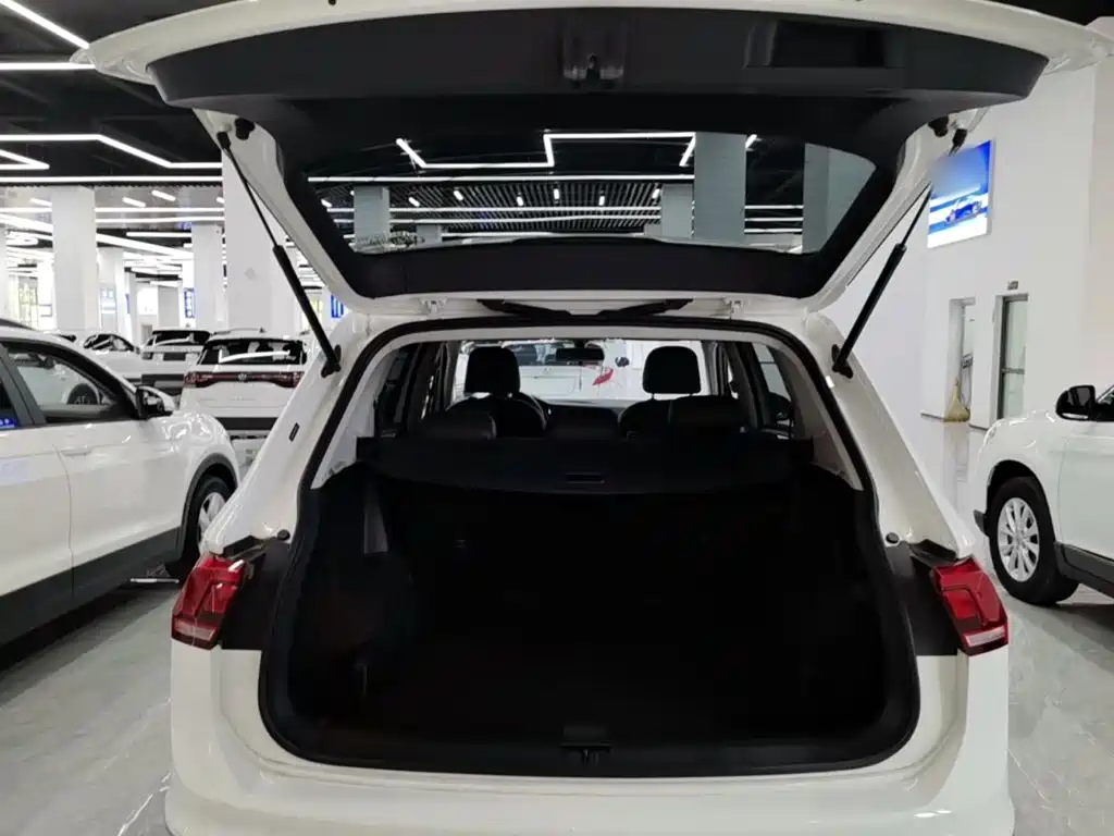 Volkswagen Tiguan L — миниатюра 19