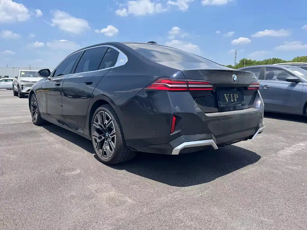 BMW 5 Series — миниатюра 7