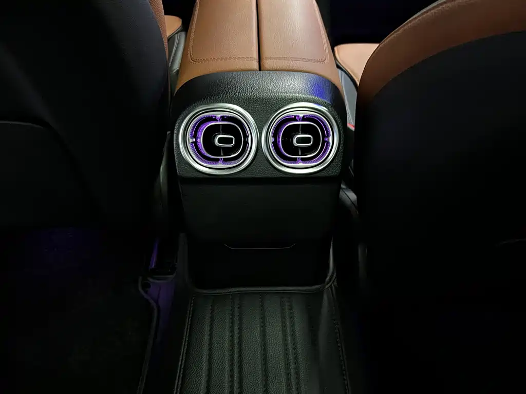 Mercedes-Benz C-Class — миниатюра 14