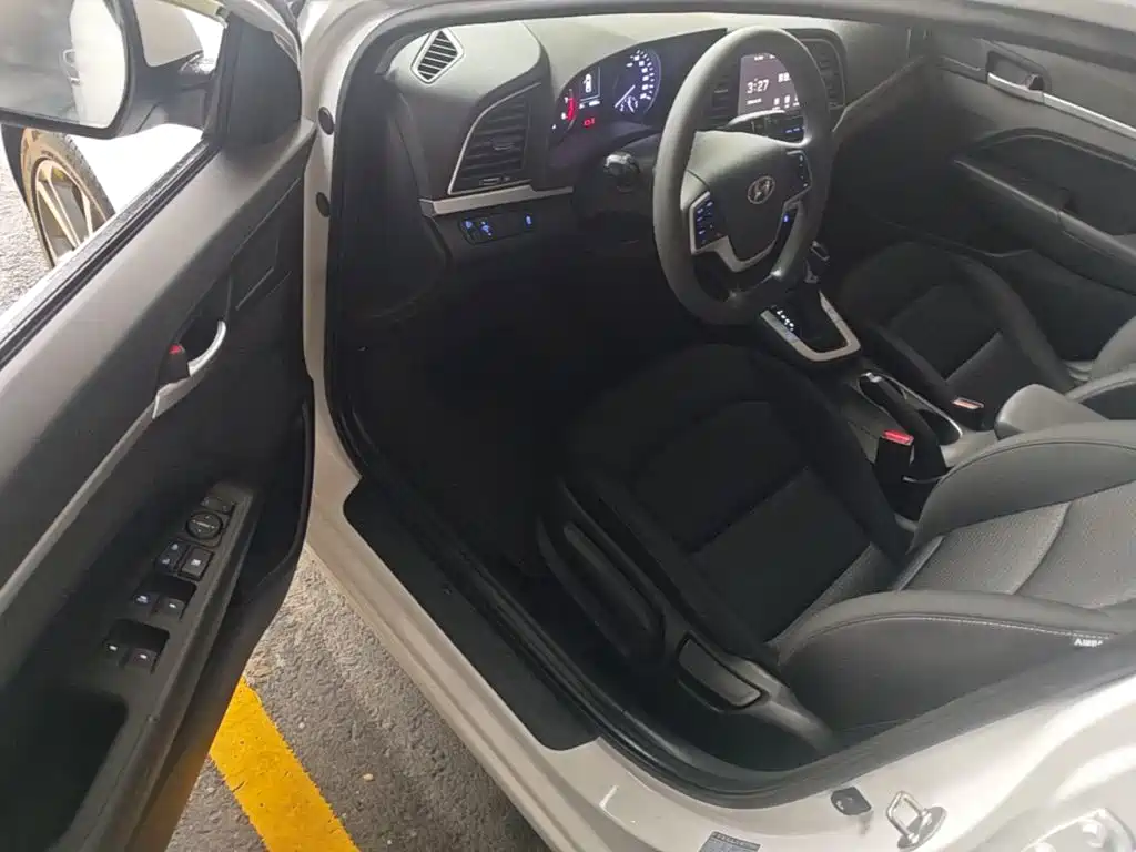 Hyundai Elantra — миниатюра 16