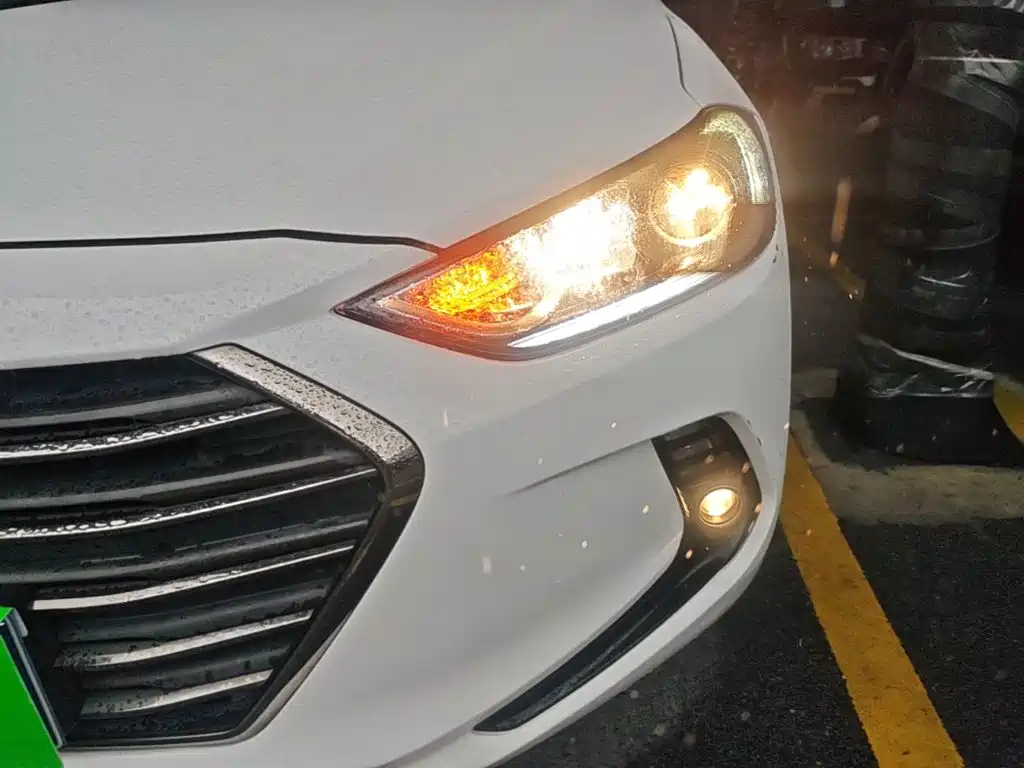 Hyundai Elantra — миниатюра 24