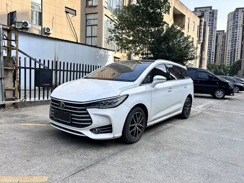 BYD MAX — миниатюра 2
