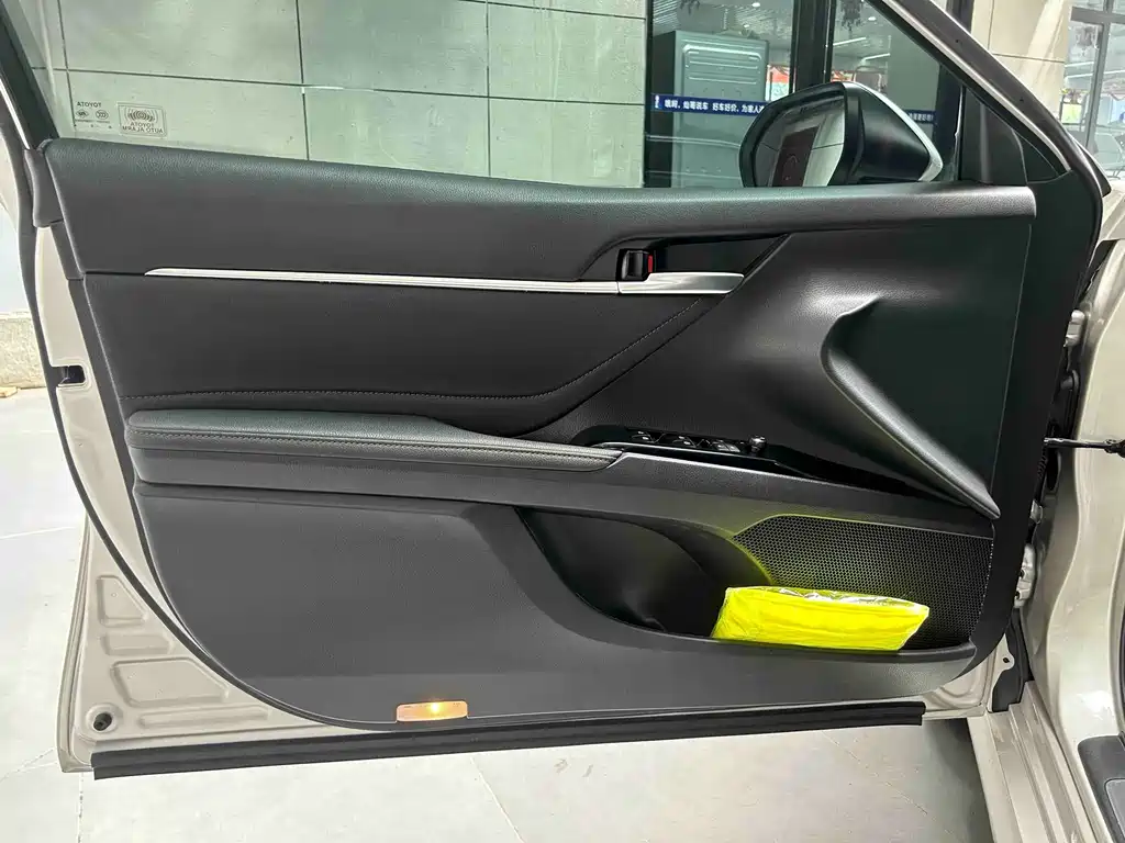 Toyota Camry — миниатюра 10