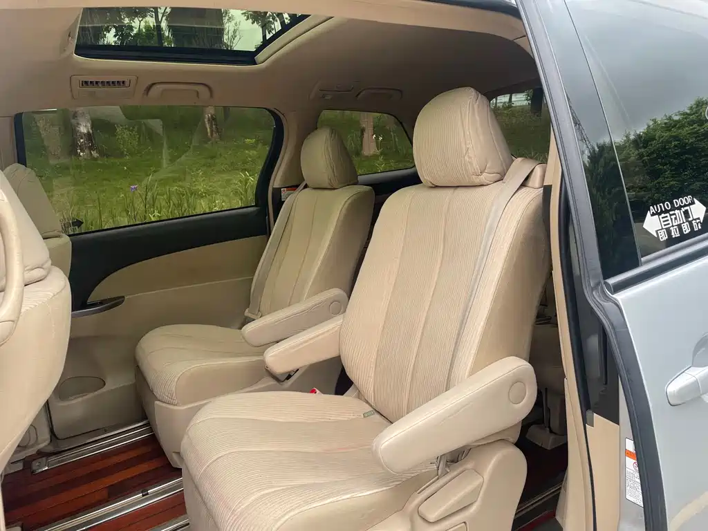 Toyota Previa — миниатюра 7