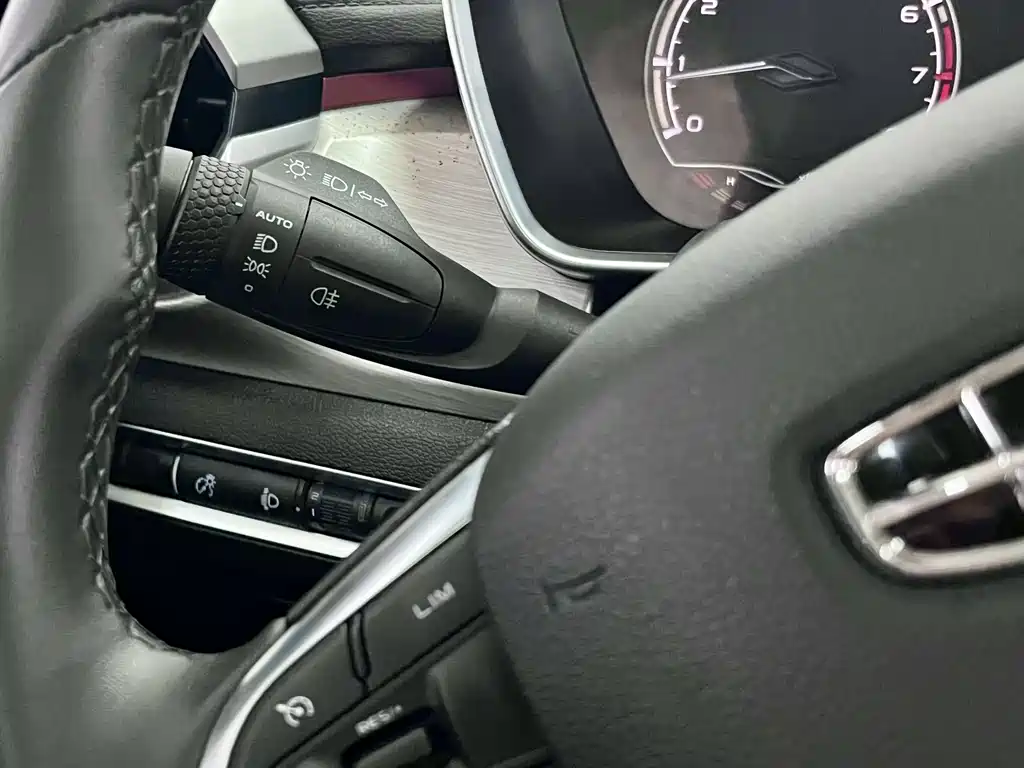 Geely Coolray 2021 — фото 17