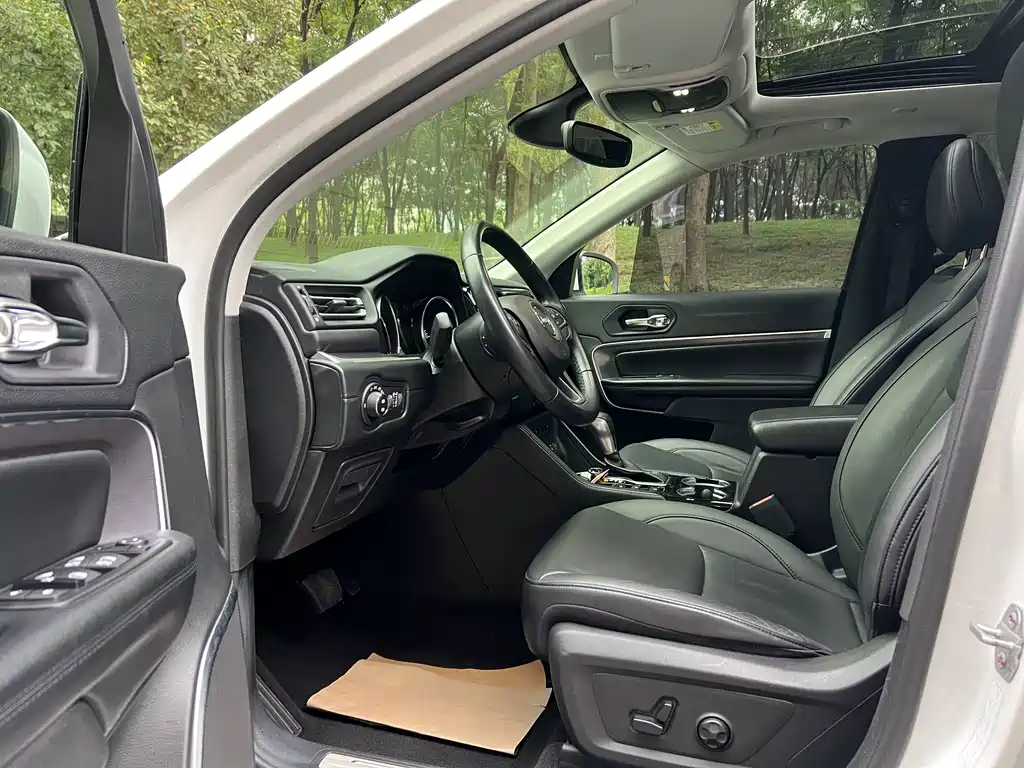 Jeep Commander — миниатюра 4