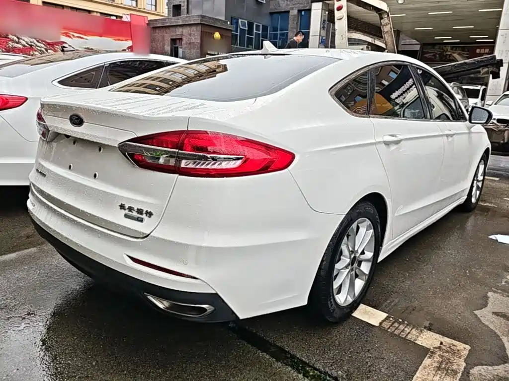 Ford Mondeo — миниатюра 7