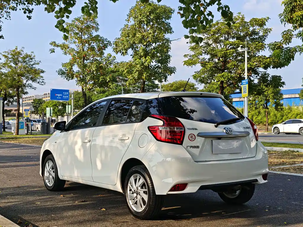 Toyota Yaris L — миниатюра 8