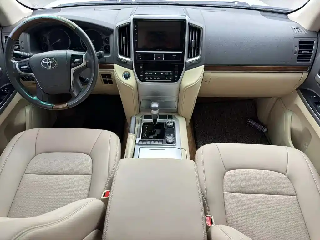 Toyota Land Cruiser 2016 5.7L AT