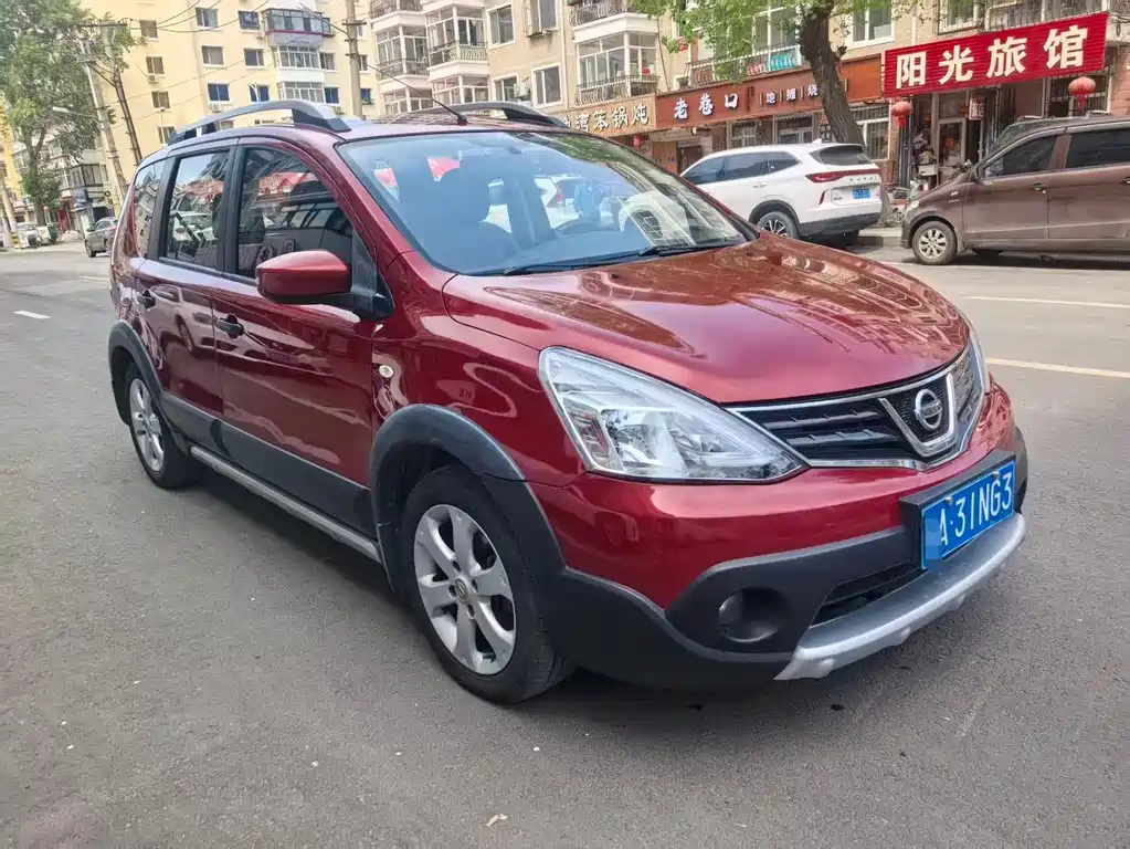 Nissan Livina Dynamic Sharp 1.6XV CVT Luxury Edition, фото 3