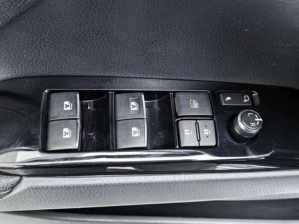 Toyota Camry — миниатюра 9