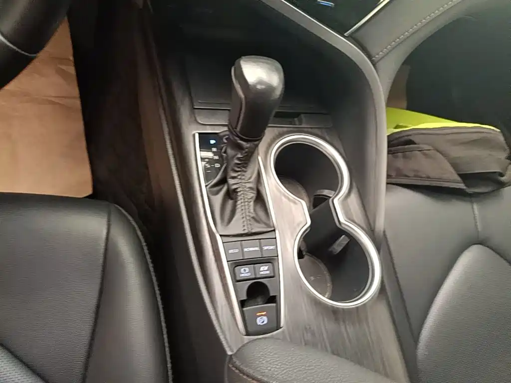 Toyota Camry — миниатюра 14