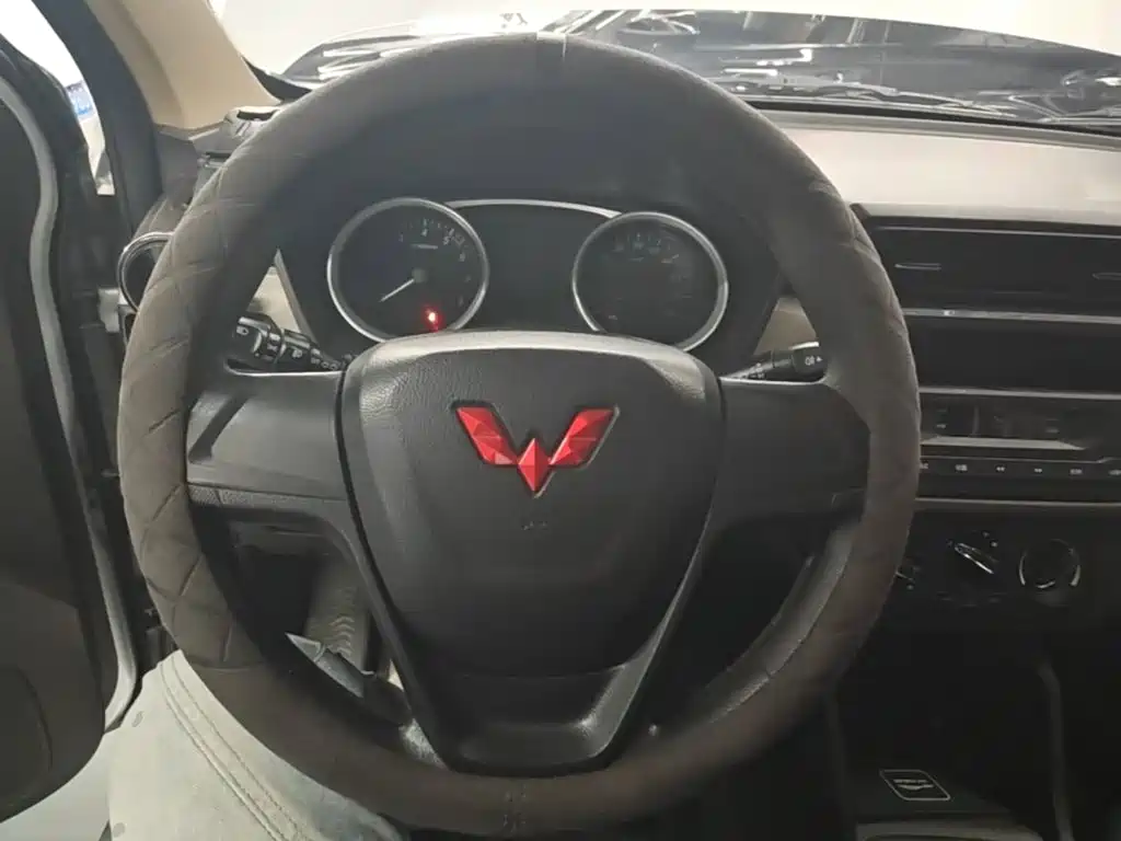 Wuling Hongguang — миниатюра 11