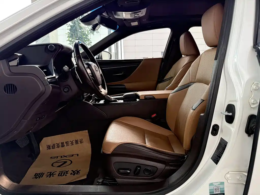 Lexus ES — миниатюра 6