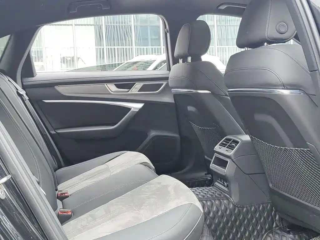 Audi A6L 2024 40 TFSI Luxury