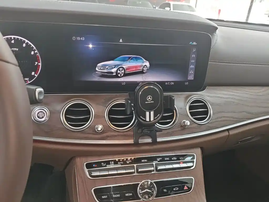 Mercedes-Benz E-Class — миниатюра 13