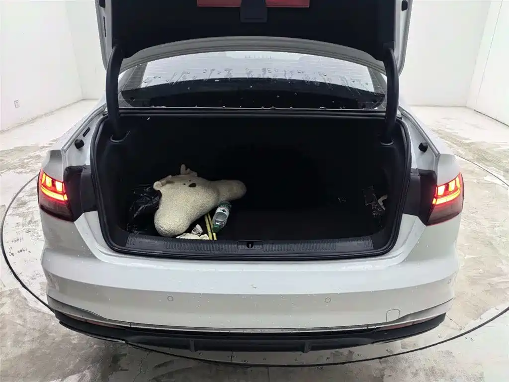 Audi A4L 2024 Белый из Китая
