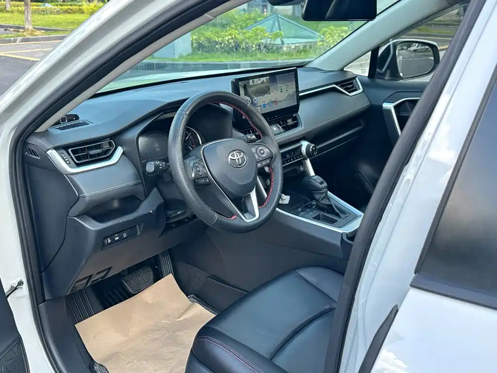 Toyota RAV4 — миниатюра 5