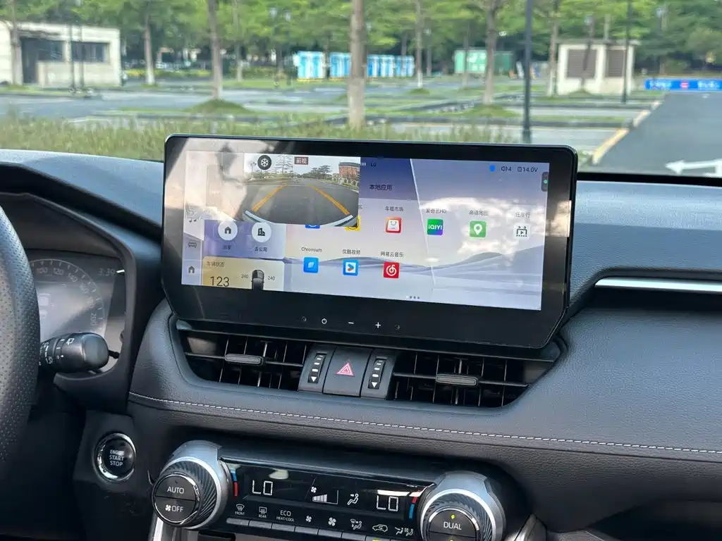 Toyota RAV4 — миниатюра 12